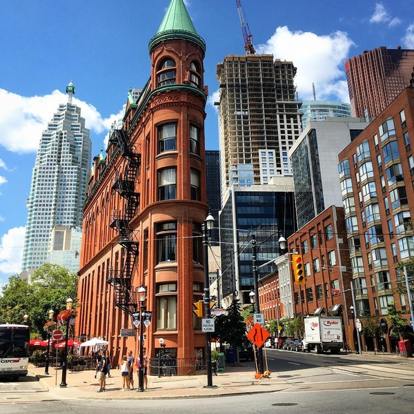Le Flatiron - Toronto