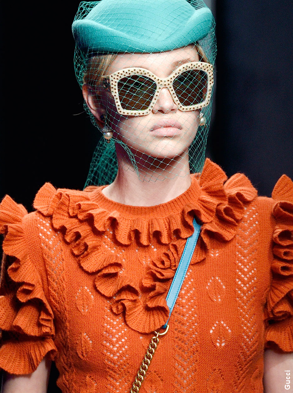 Tops à volants orange