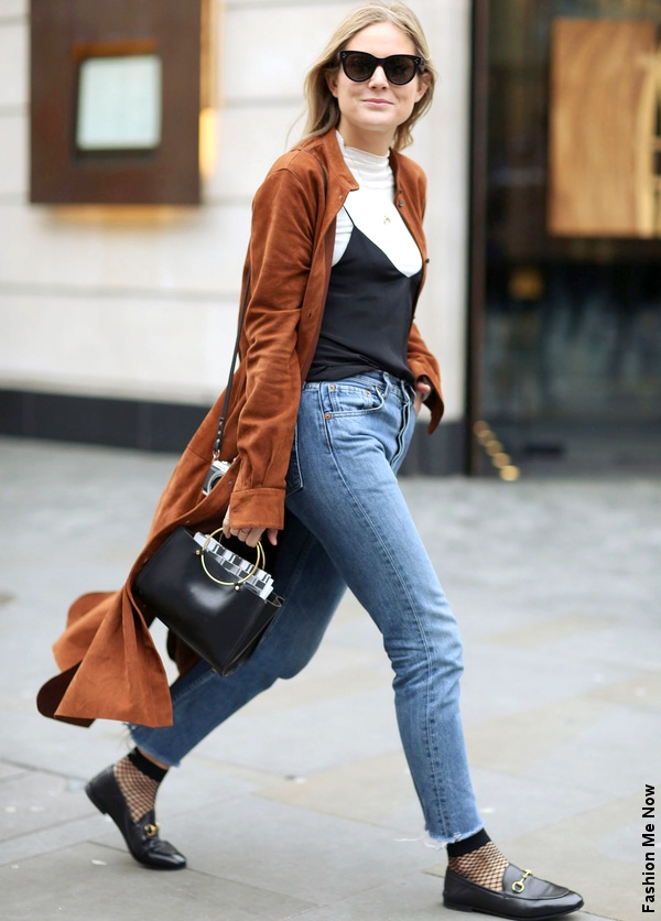 Manteau en daim + jean + socquettes résille