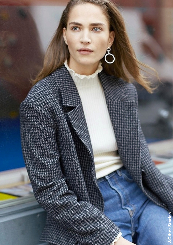 Le pull à bords volantés