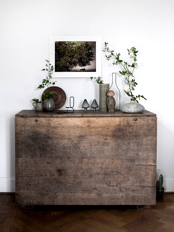 Commode en bois foncé