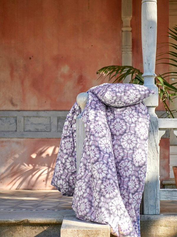 Violet léger, bleu fumée et orange dilué