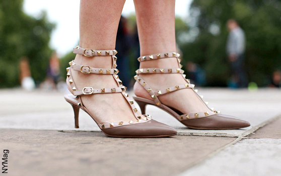 Ballerines et escarpins à studs selon Valentino