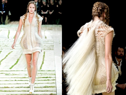 Défilé Alexander McQueen 2011