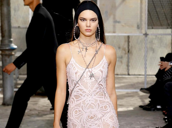 Lorsque les filles défilent chez les hommes