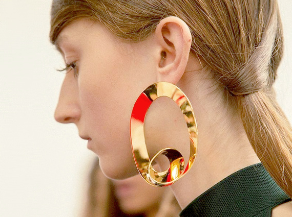 Wanted : une paire de néo boucles d'oreilles dorées