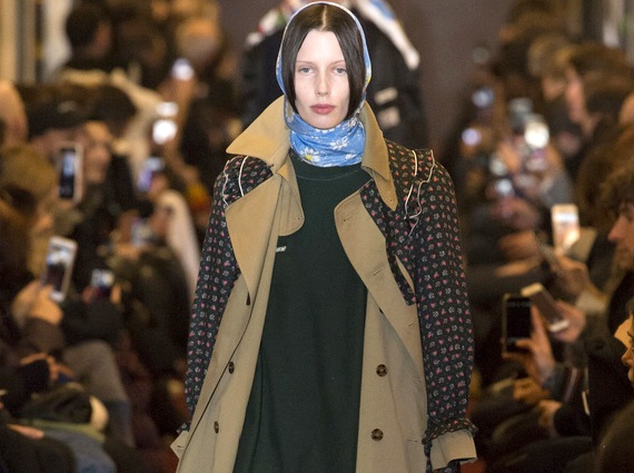 Foulard : dress code néo-rétro