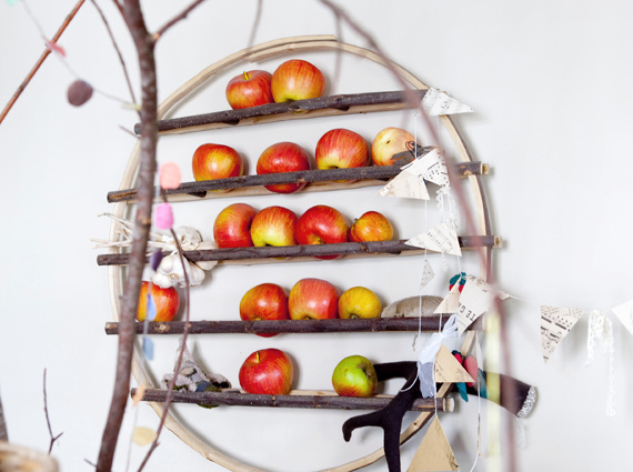 Peinture murale, chaises rouillées, contrastes de matières et autres lubies déco