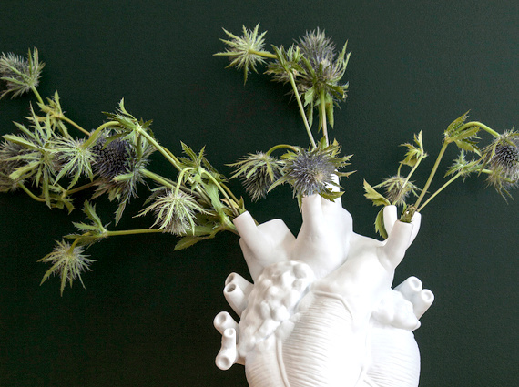 Mosaïque monochrome, porcelaine naturaliste, feuille de palmier et autres lubies déco