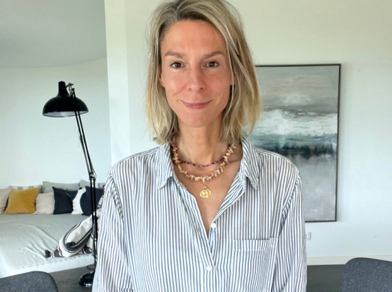 Pantalon de pyjama à rayures : comment le porter en ville ?