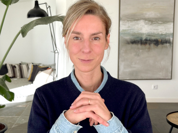 Comment porter la couleur de l'année 2025 ?