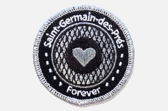 Ecusson Douze Août - Saint-Germain-des-Prés Forever