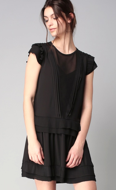 Robe noire plis soleil