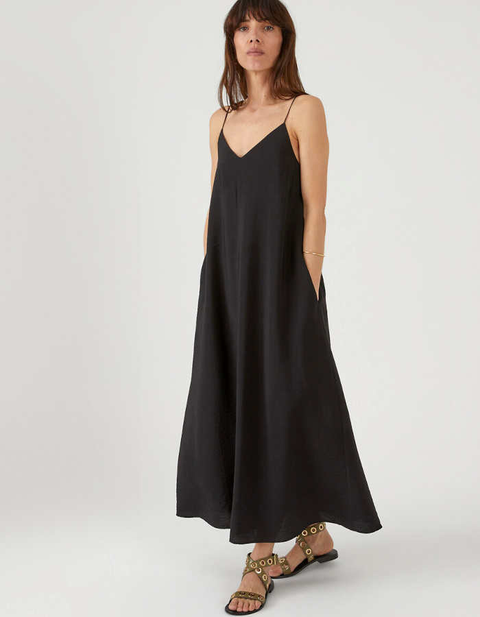 Robe longue noir à fines bretelles