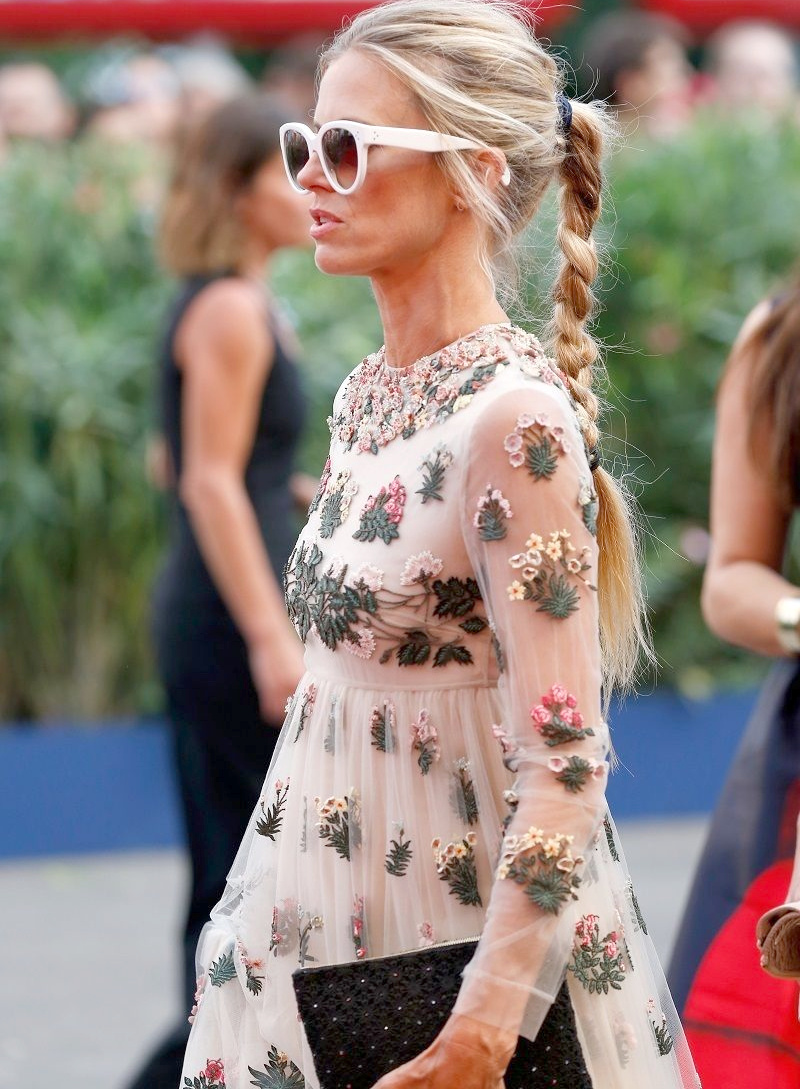 Robe romantique + lunettes sixties = le bon mix