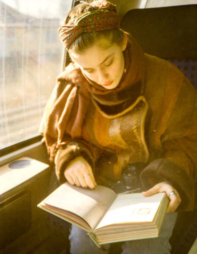 Un bon livre + un long trajet en train + une belle lumière = le bon mix