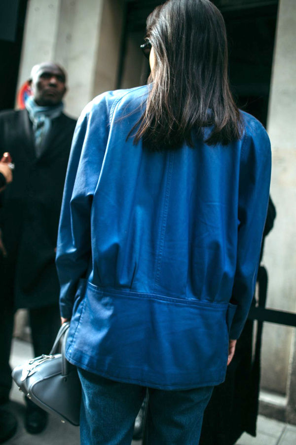 Cuir + bleu cobalt = le bon mix