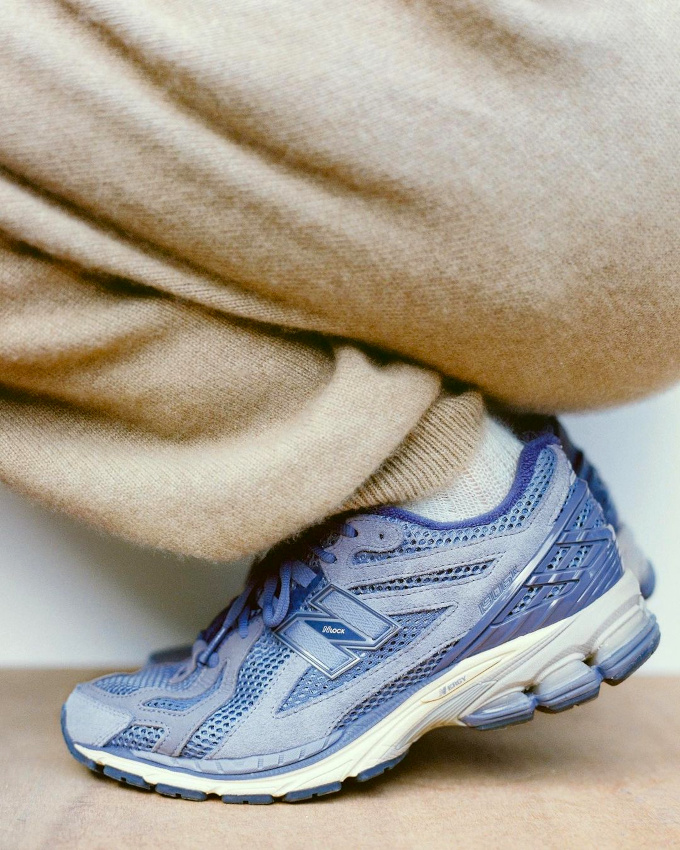 Moelleux camel + bleu lavande sportswear = le bon mix